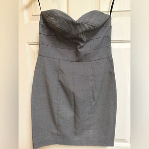 Strapless, black and white checkered strapless dress.